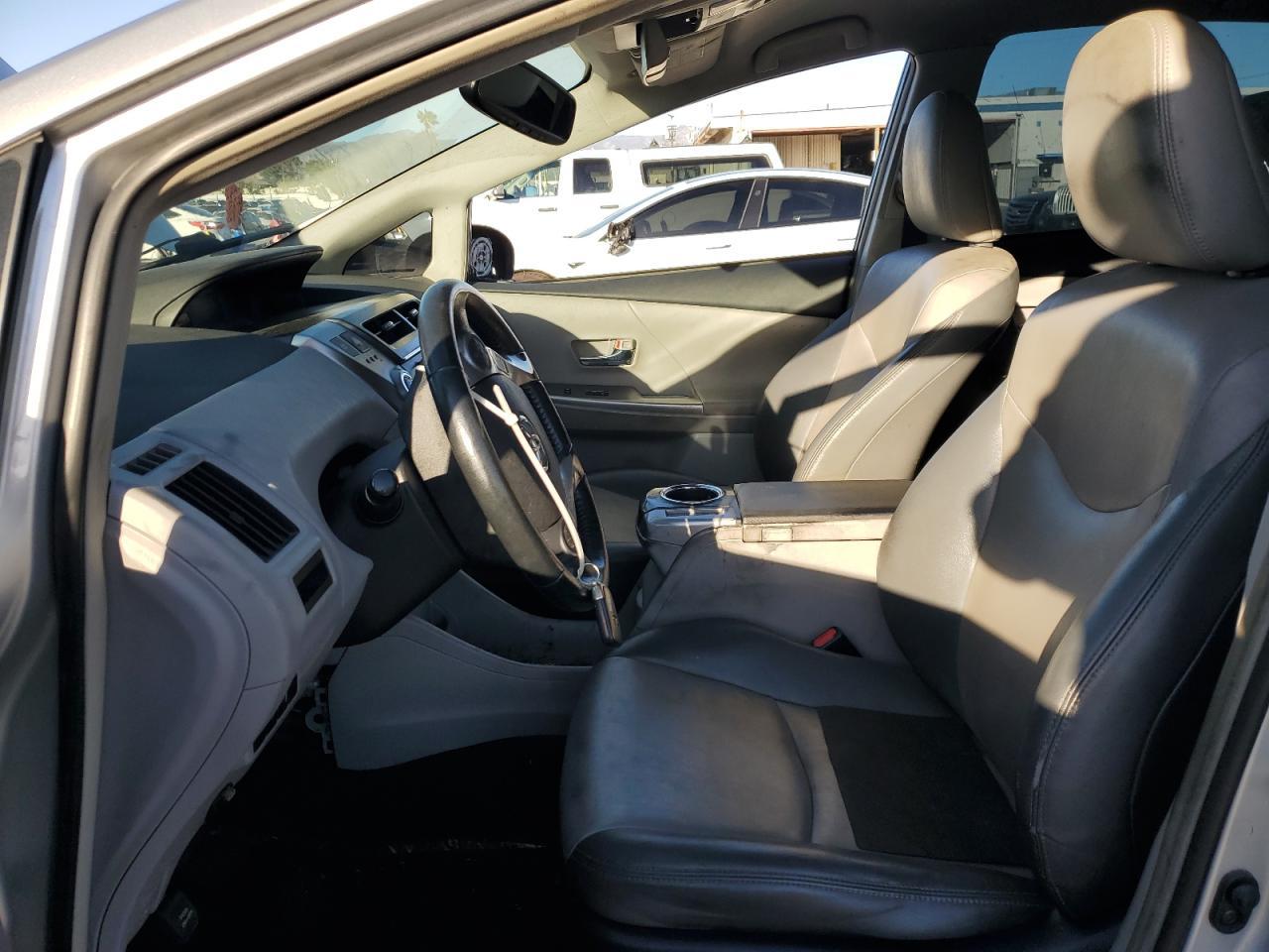2015 TOYOTA PRIUS V - Image 7