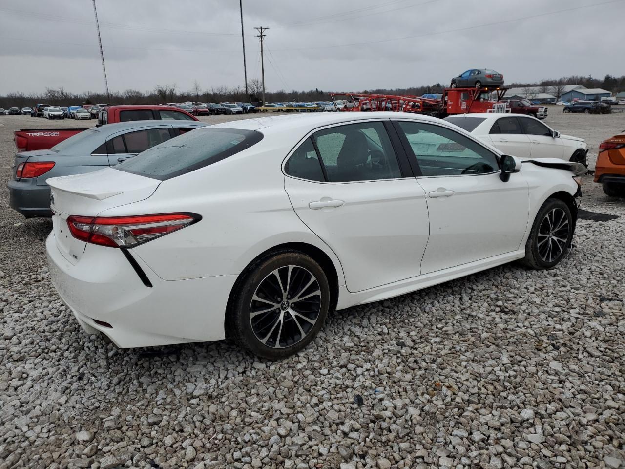 2018 TOYOTA CAMRY L - Фото 3