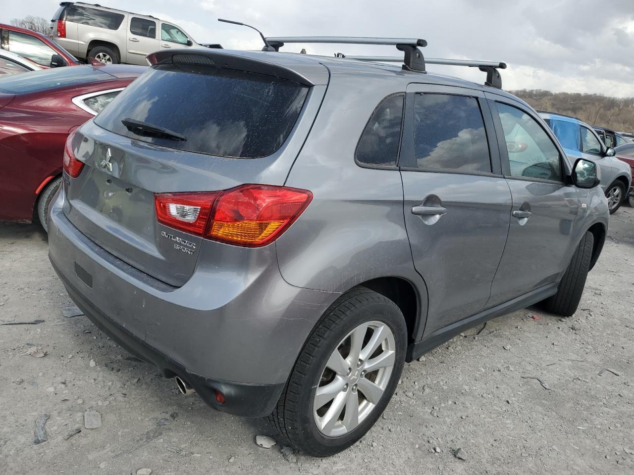 2015 MITSUBISHI OUTLANDER - Фото 3