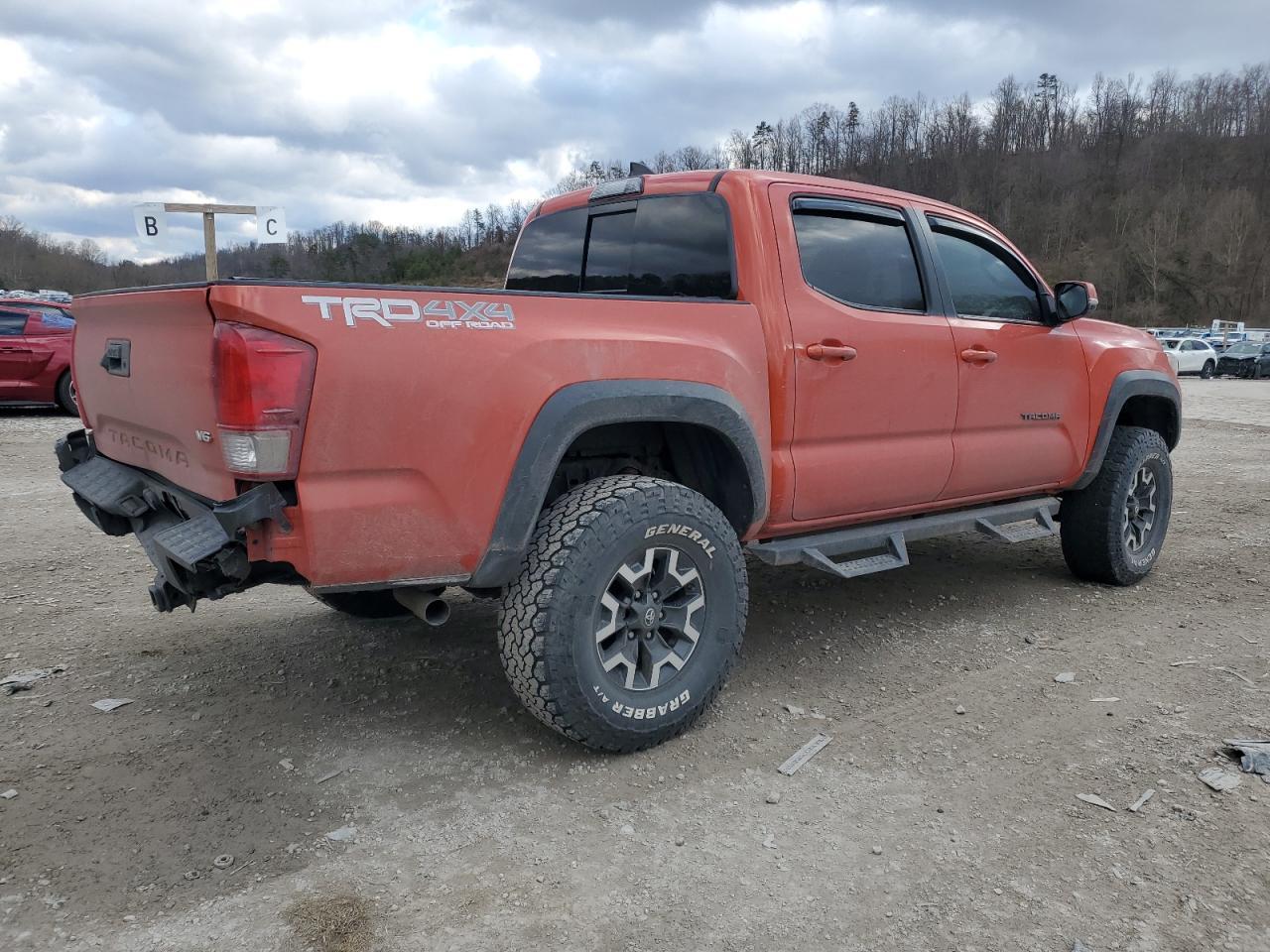 2017 TOYOTA TACOMA DOU - Фото 3
