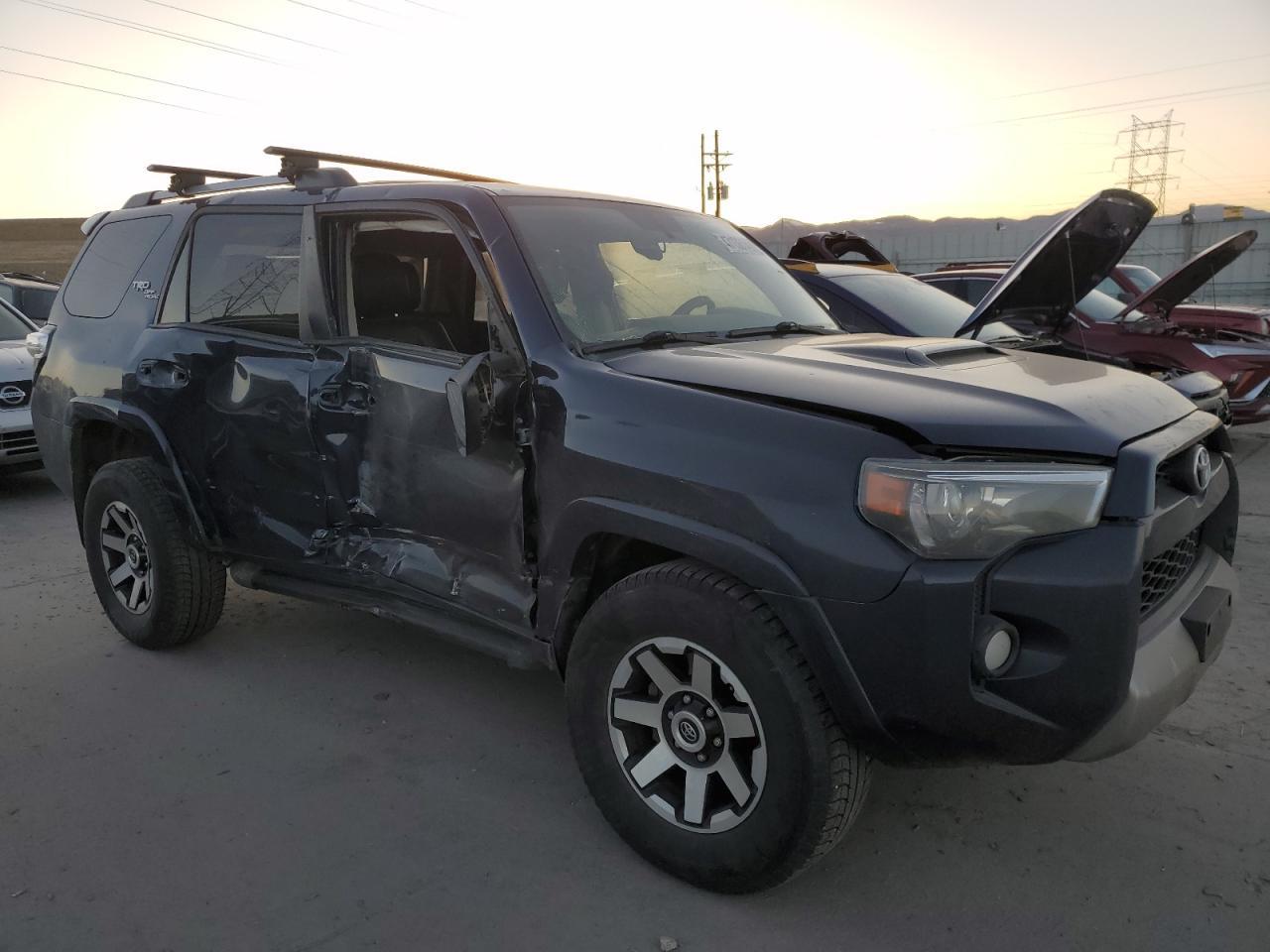 2018 TOYOTA 4RUNNER SR - Image 4