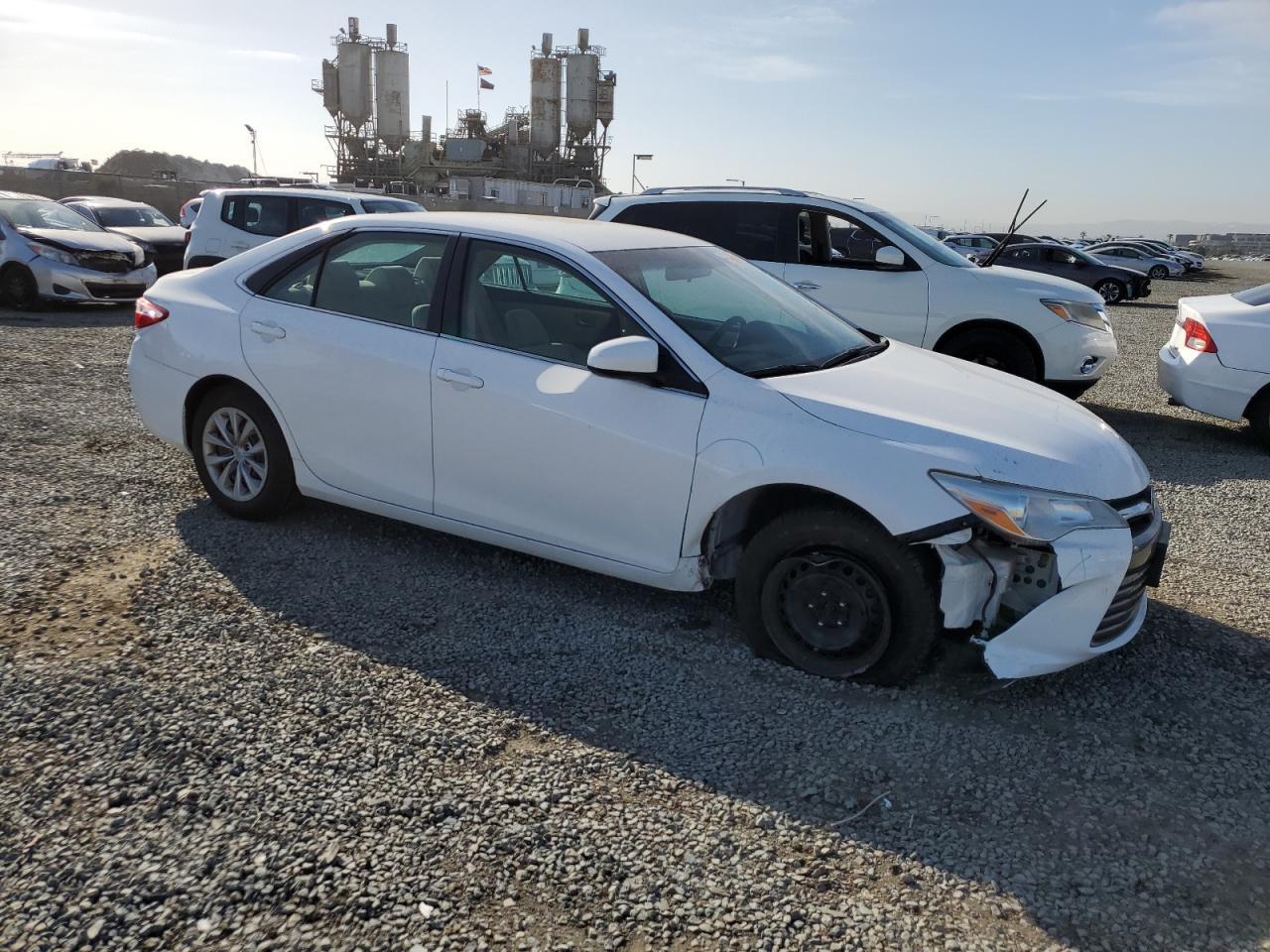 2015 TOYOTA CAMRY LE - Image 4