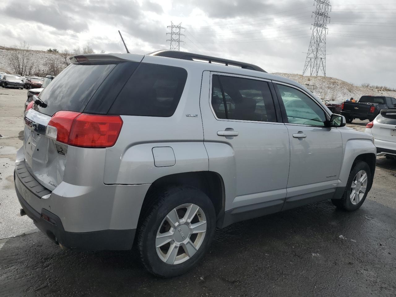 2013 GMC TERRAIN SL - Image 3
