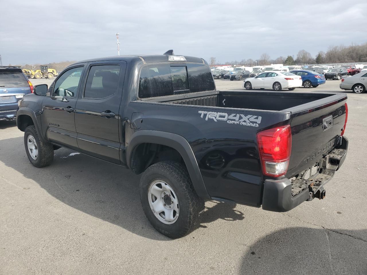 2017 TOYOTA TACOMA DOU - Фото 2