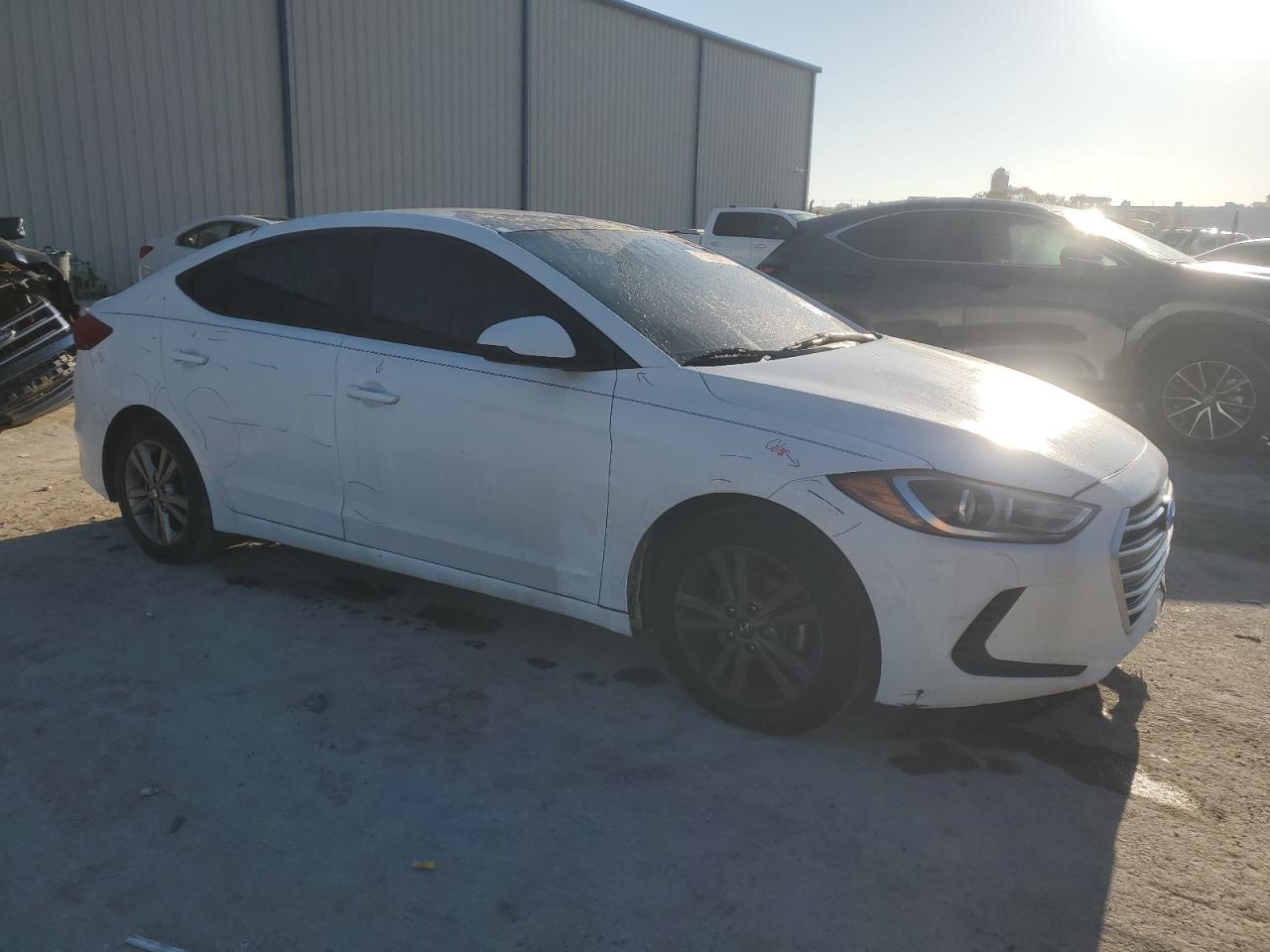 2017 HYUNDAI ELANTRA SE - Image 4