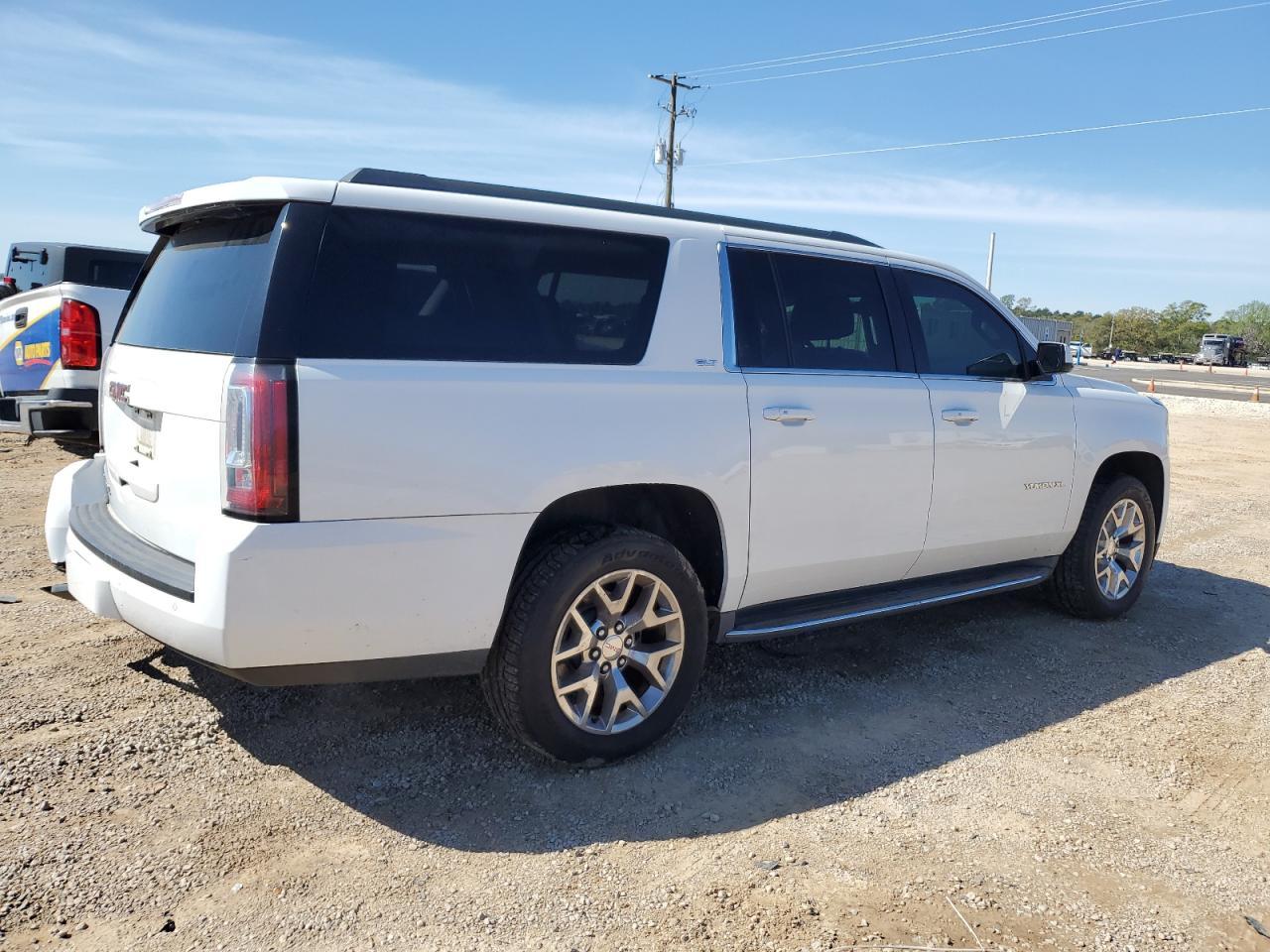 2016 GMC YUKON XL C - Фото 3