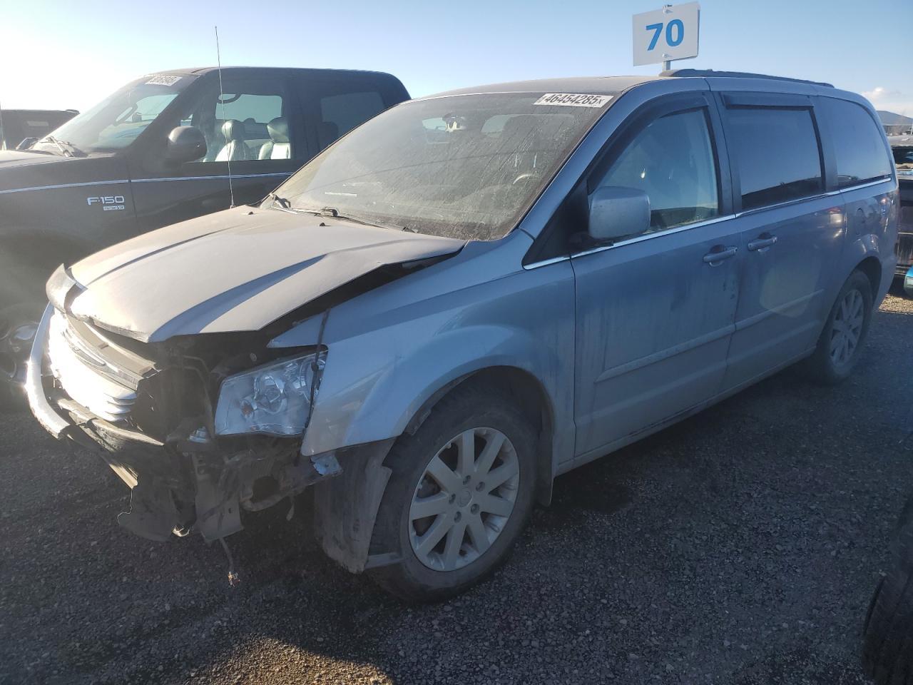2014 CHRYSLER TOWN & COU