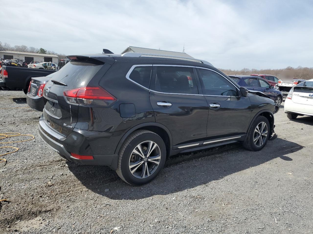 2017 NISSAN ROGUE SV - Фото 3