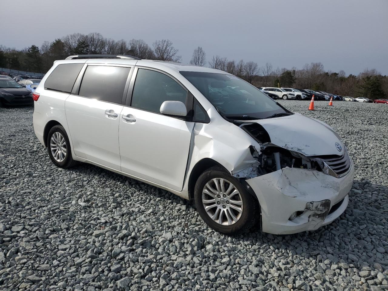 2015 TOYOTA SIENNA XLE - Фото 4