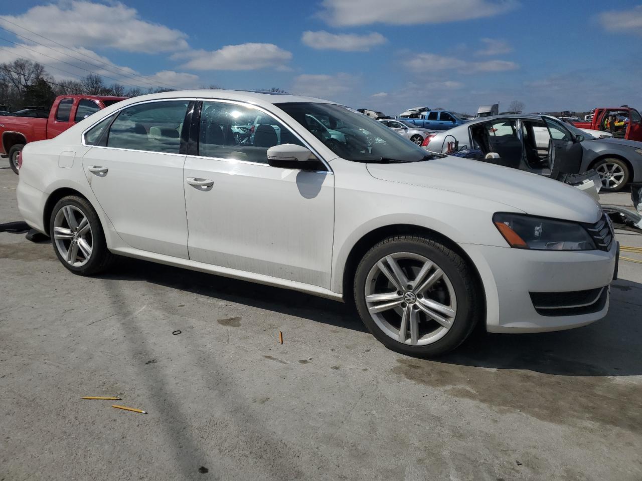 2014 VOLKSWAGEN PASSAT SE - Image 4