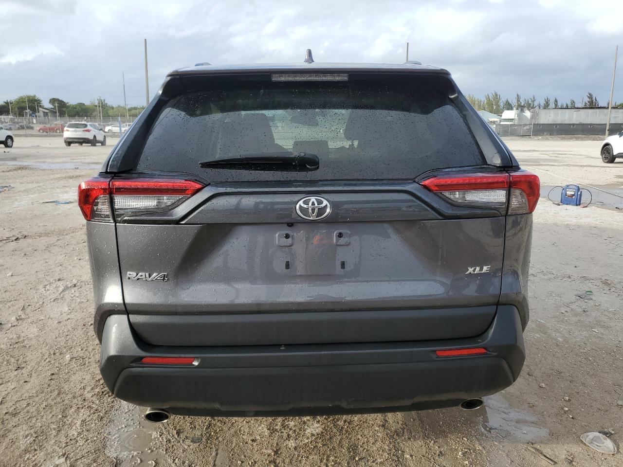 2022 TOYOTA RAV4 XLE P - Image 6