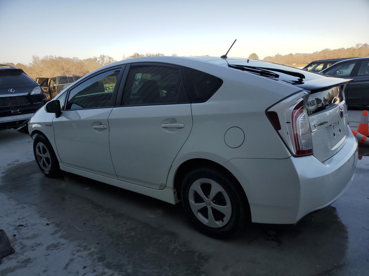 2015 TOYOTA PRIUS - Image 2