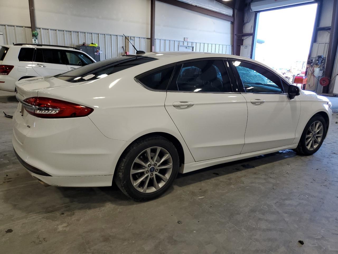 2017 FORD FUSION SE - Фото 3