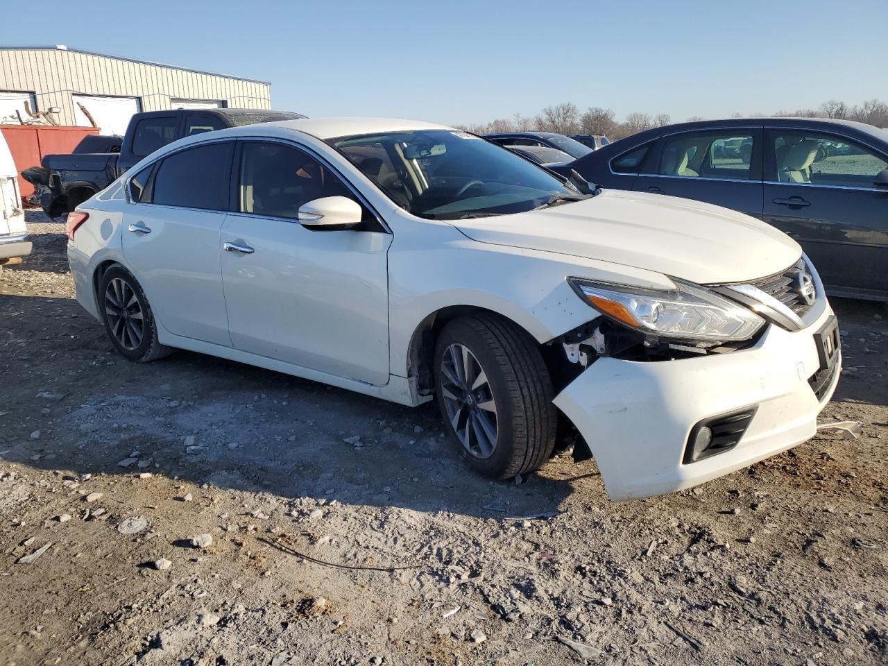 2017 NISSAN ALTIMA 2.5 - Фото 4