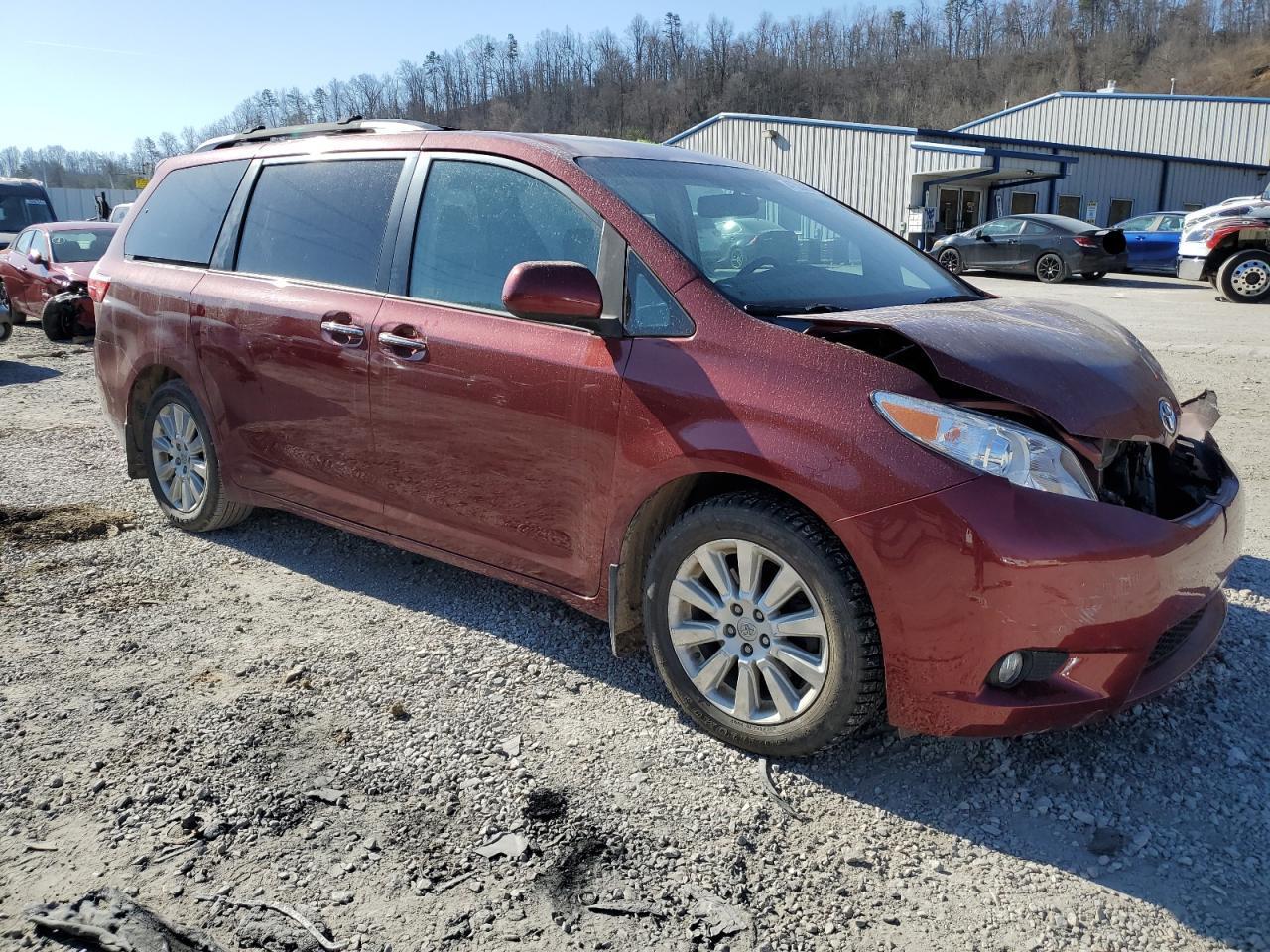 2015 TOYOTA SIENNA XLE - Image 4