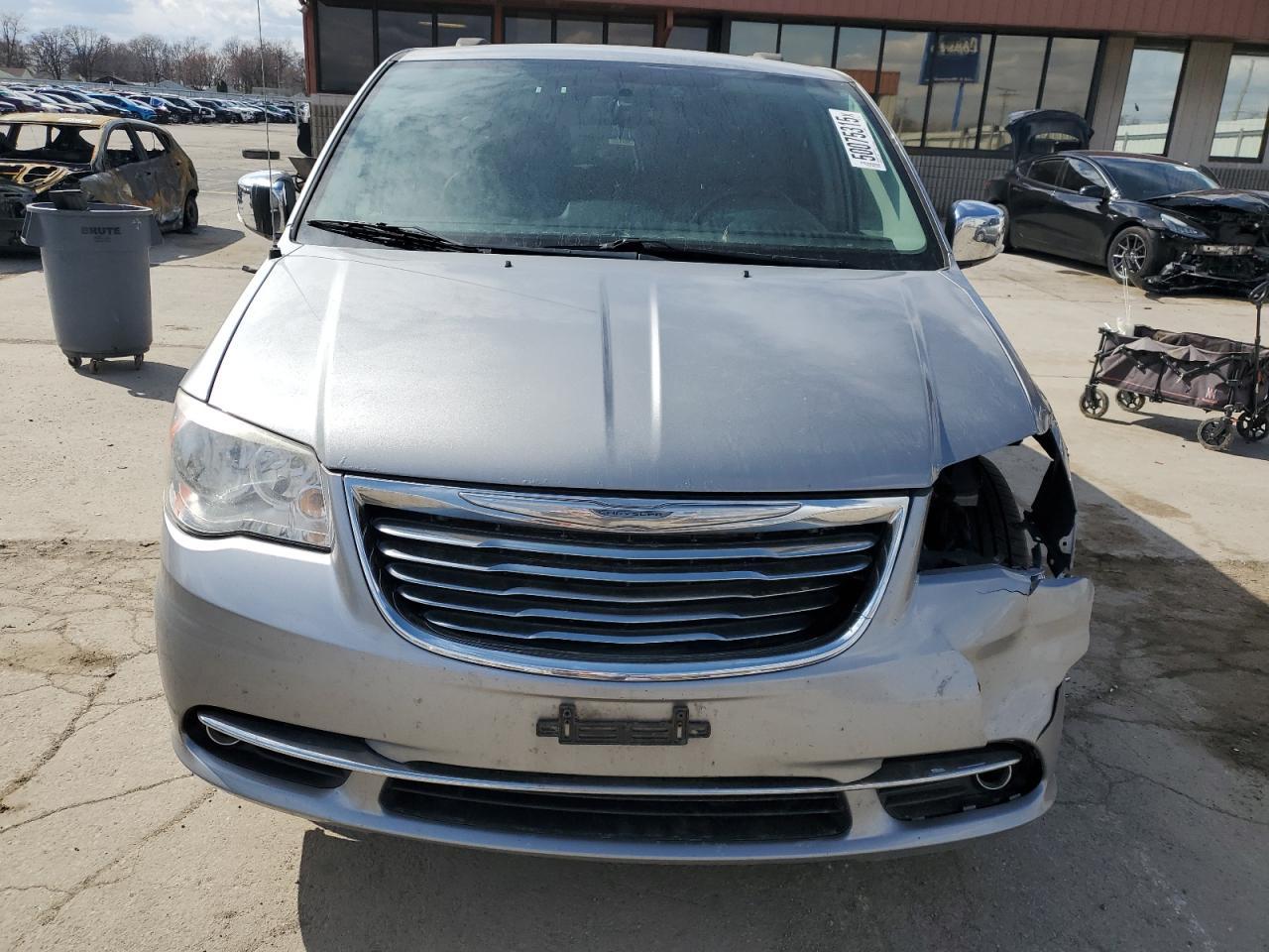 2014 CHRYSLER TOWN & COU - Фото 5