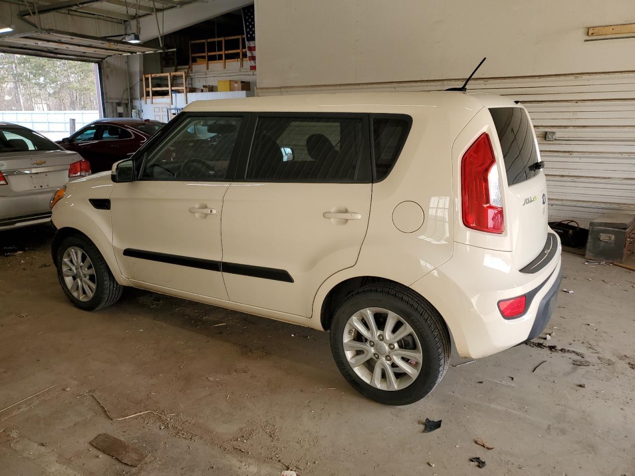 2013 KIA SOUL + - Image 2