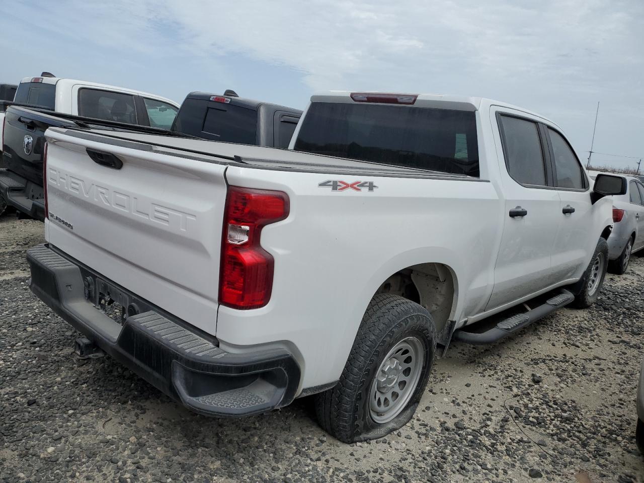 2023 CHEVROLET SILVERADO - Фото 3