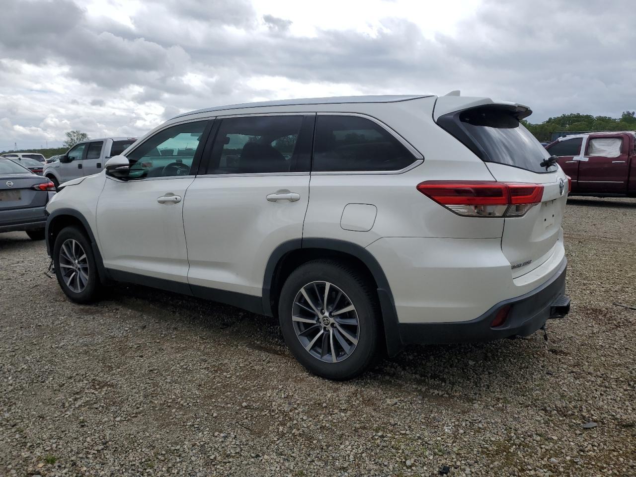 2019 TOYOTA HIGHLANDER - Image 2