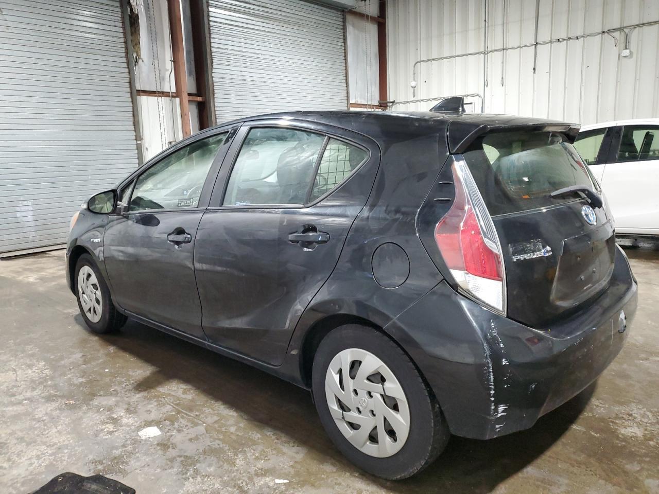 2016 TOYOTA PRIUS C - Image 2