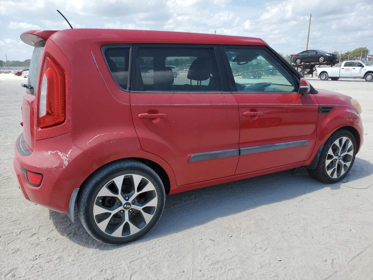 2013 KIA SOUL + - Image 3