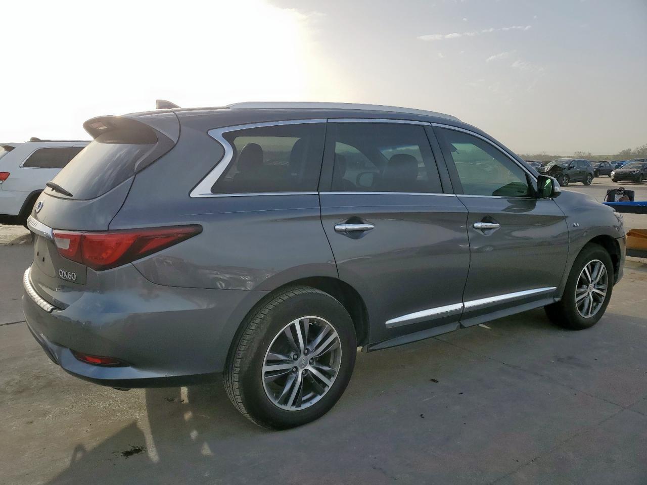2017 INFINITI QX60 - Image 3