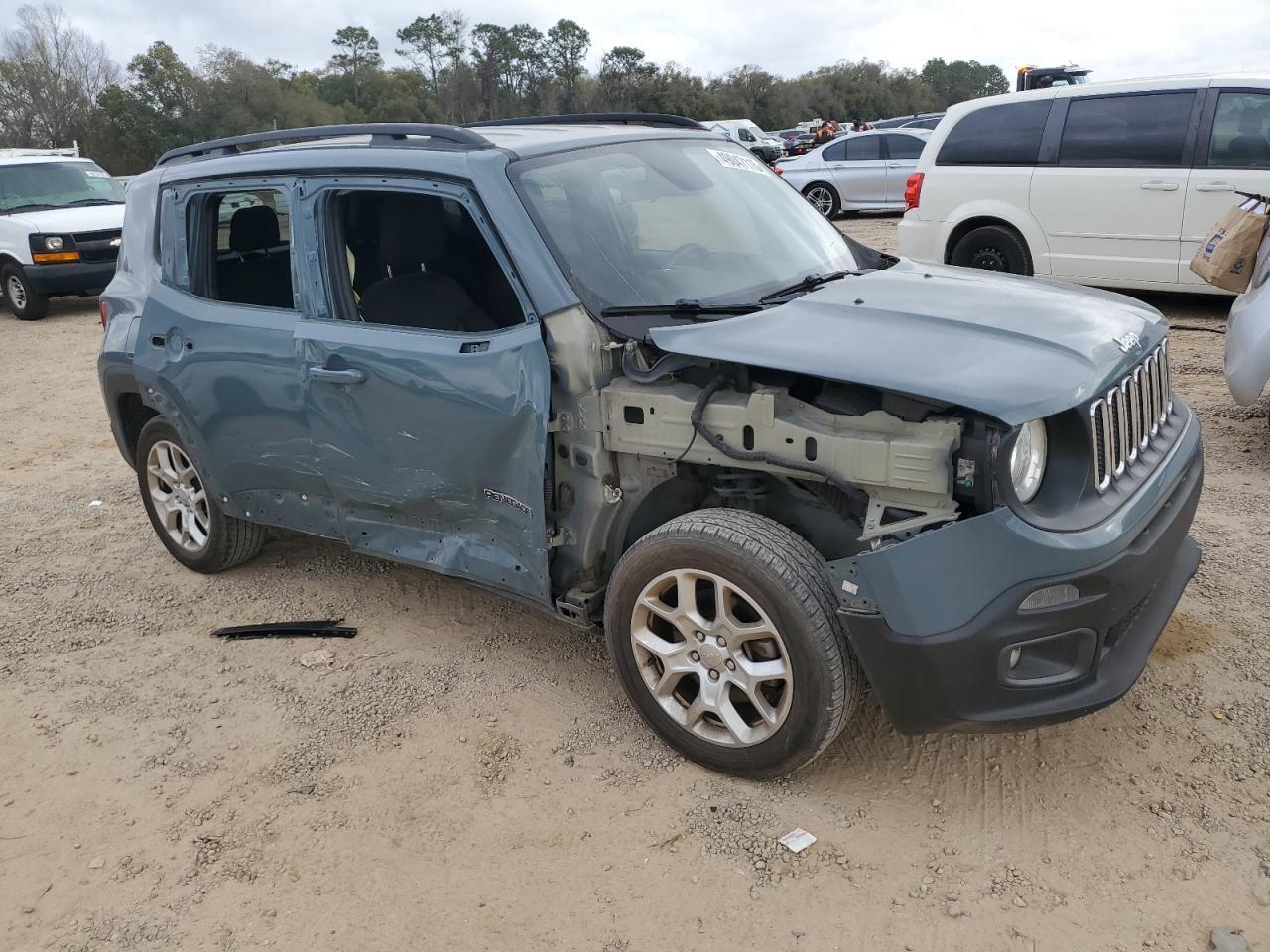 2017 JEEP RENEGADE L - Image 4