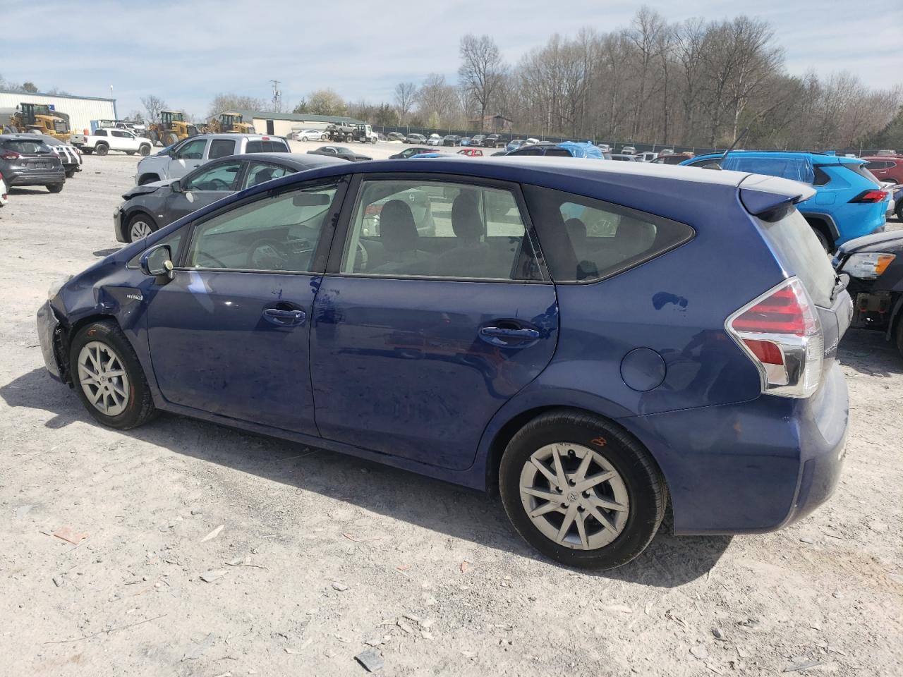 2015 TOYOTA PRIUS V - Image 2