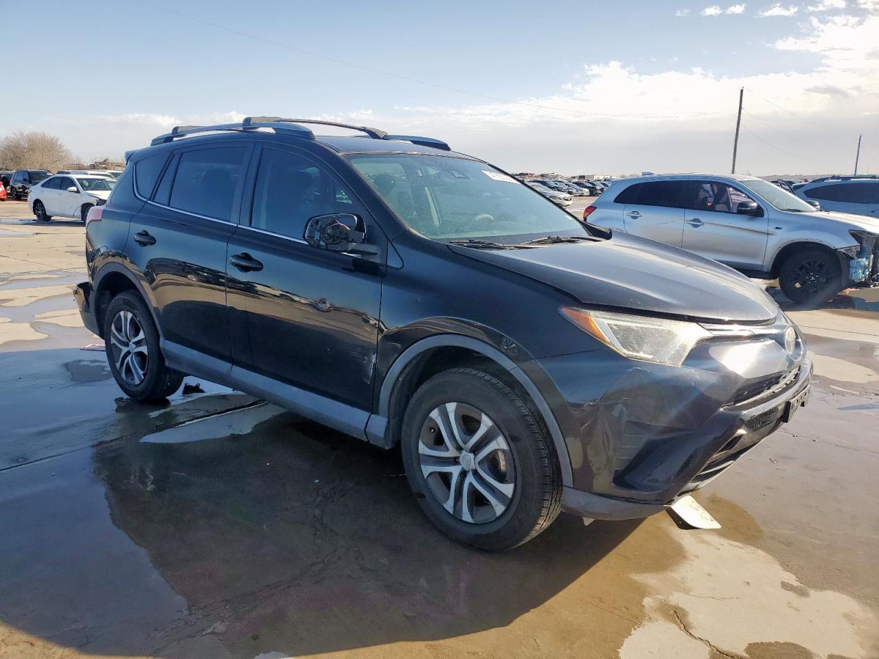 2017 TOYOTA RAV4 LE - Image 4