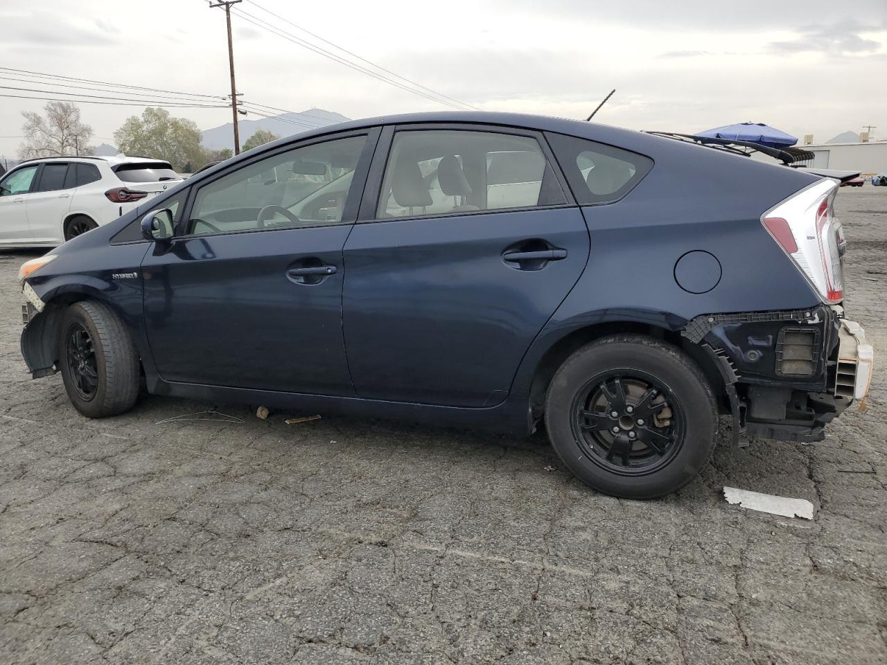 2015 TOYOTA PRIUS - Image 2