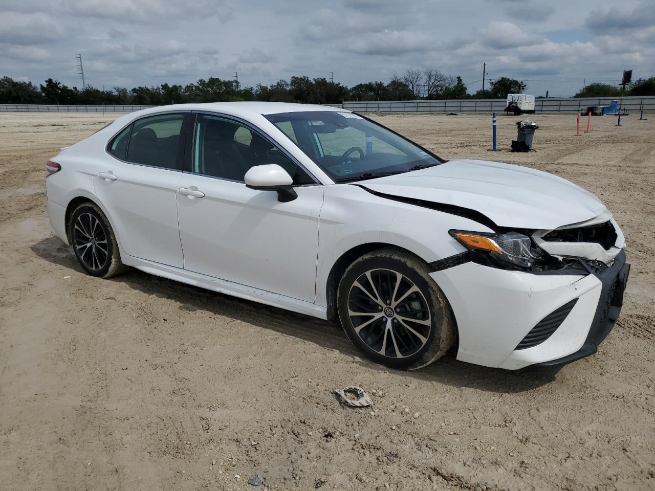2020 TOYOTA CAMRY SE - Image 4