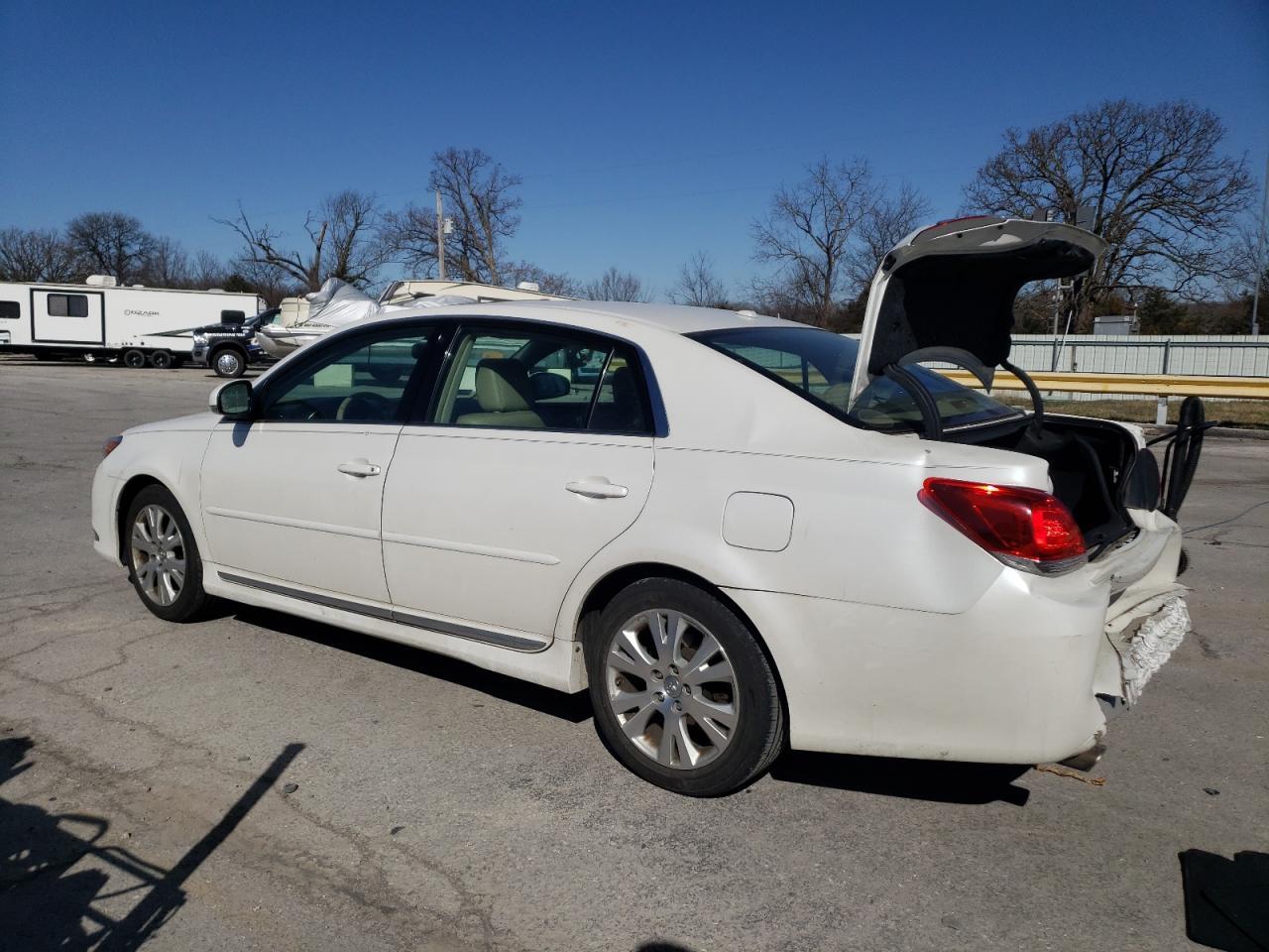 2011 TOYOTA AVALON BAS - Image 2