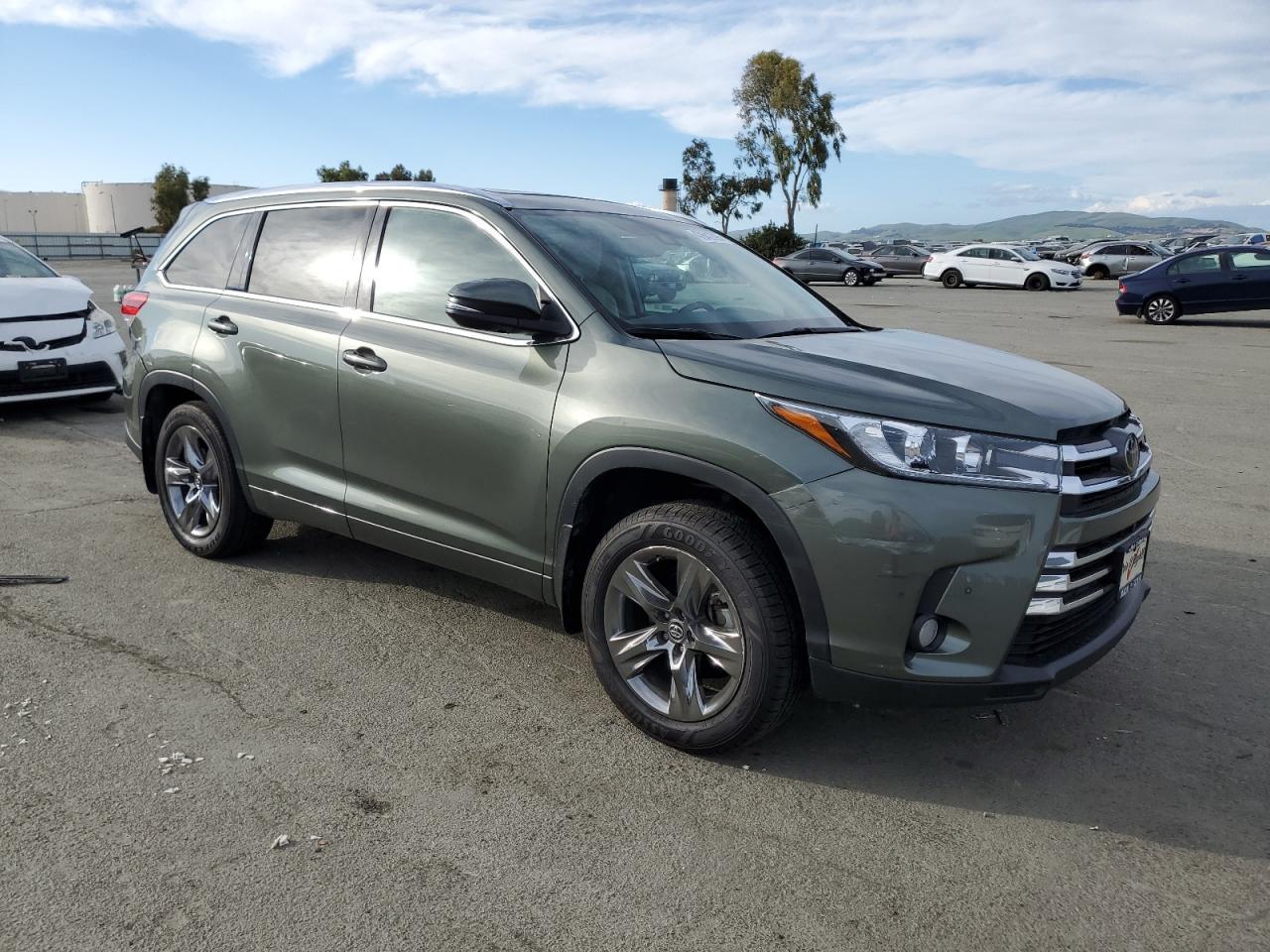2018 TOYOTA HIGHLANDER - Image 4