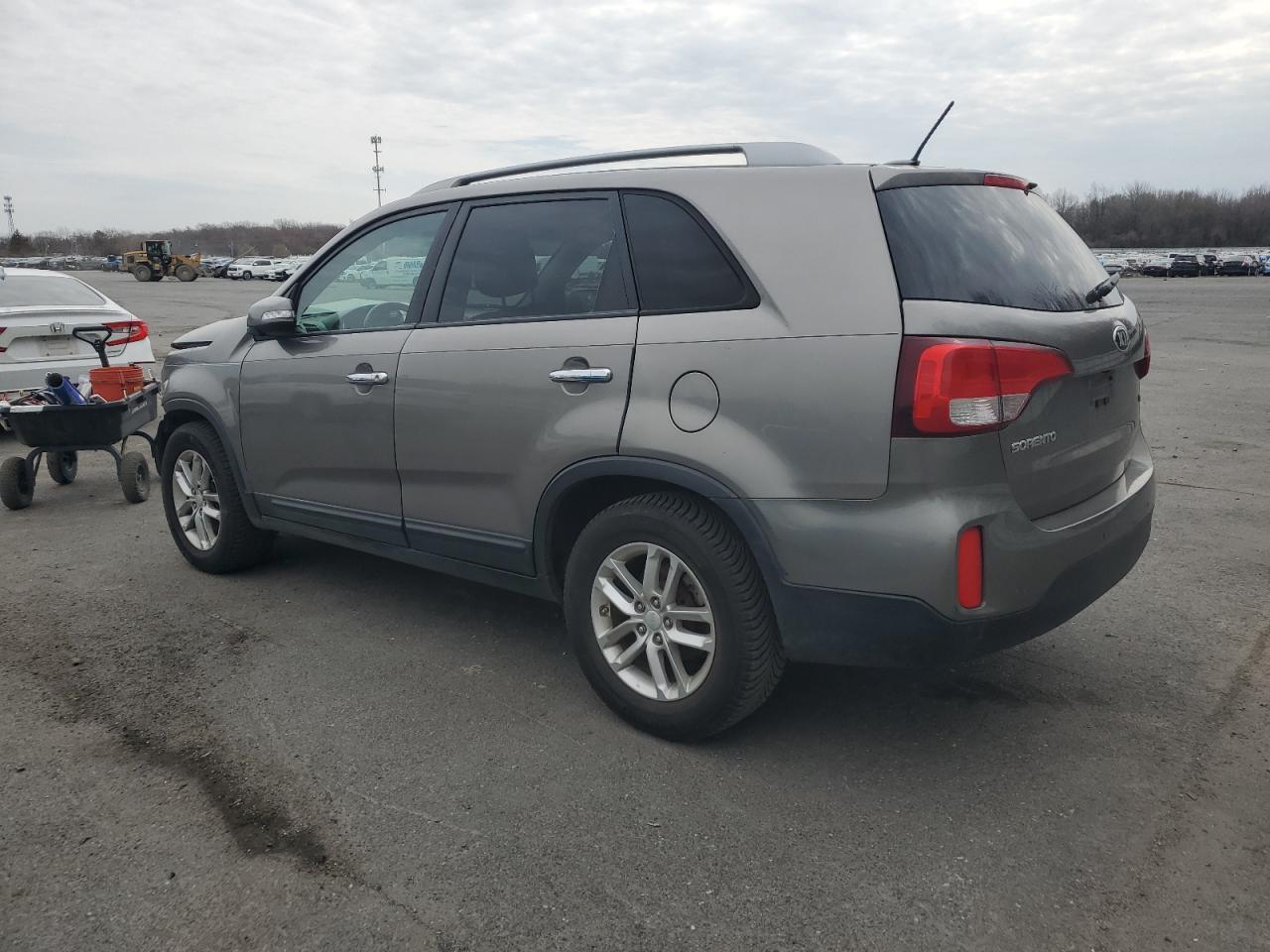 2015 KIA SORENTO LX - Image 2
