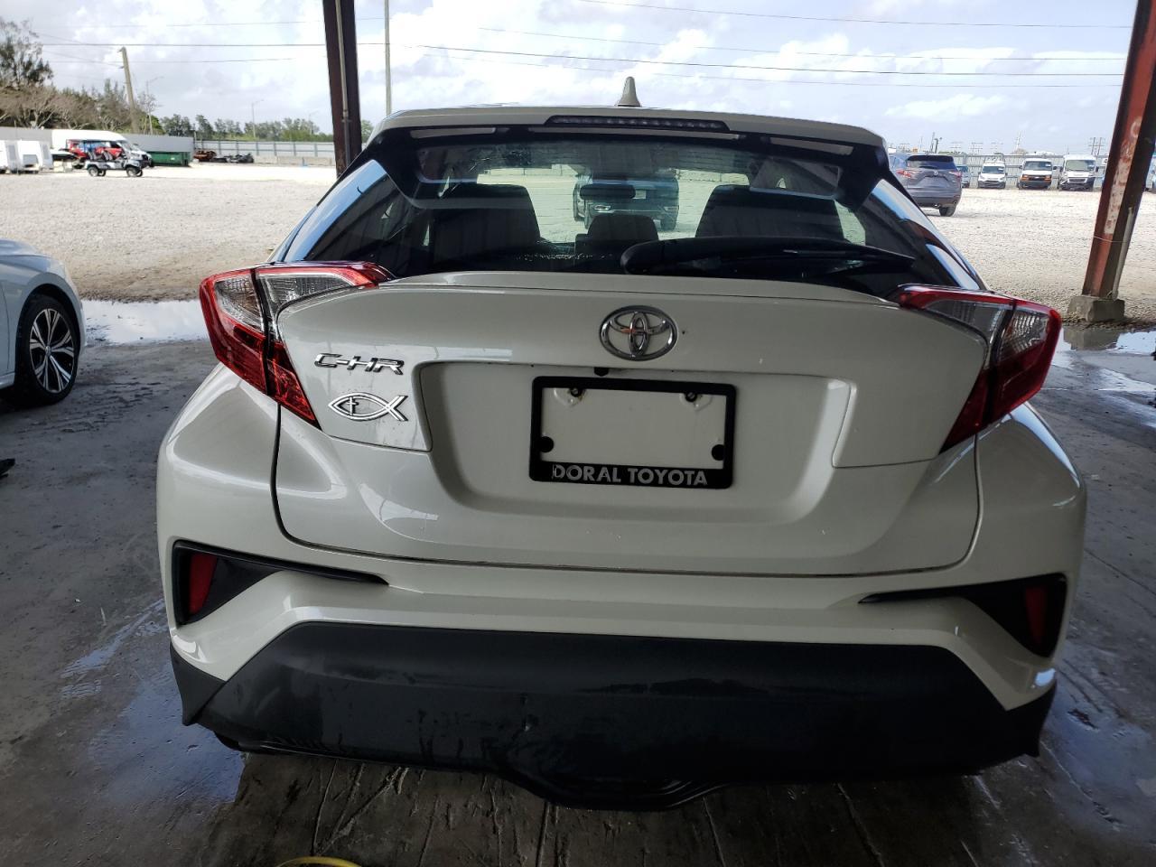 2021 TOYOTA C-HR XLE - Image 6