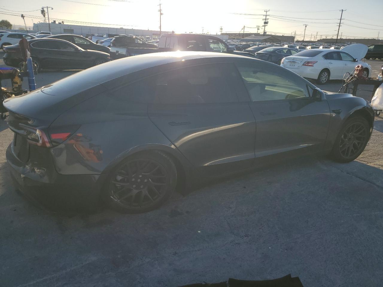 2024 TESLA MODEL 3 - Фото 3