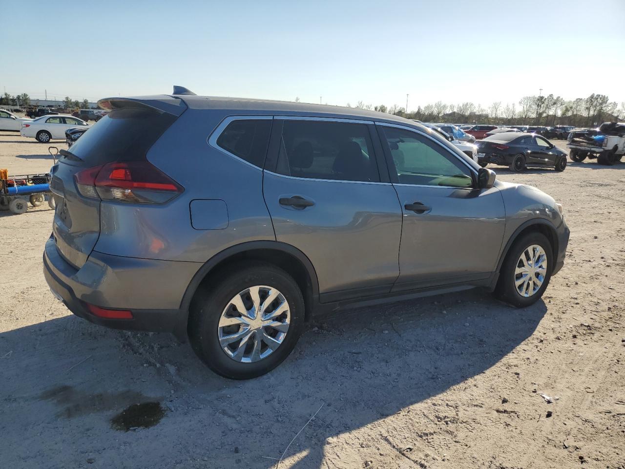 2018 NISSAN ROGUE S - Фото 3