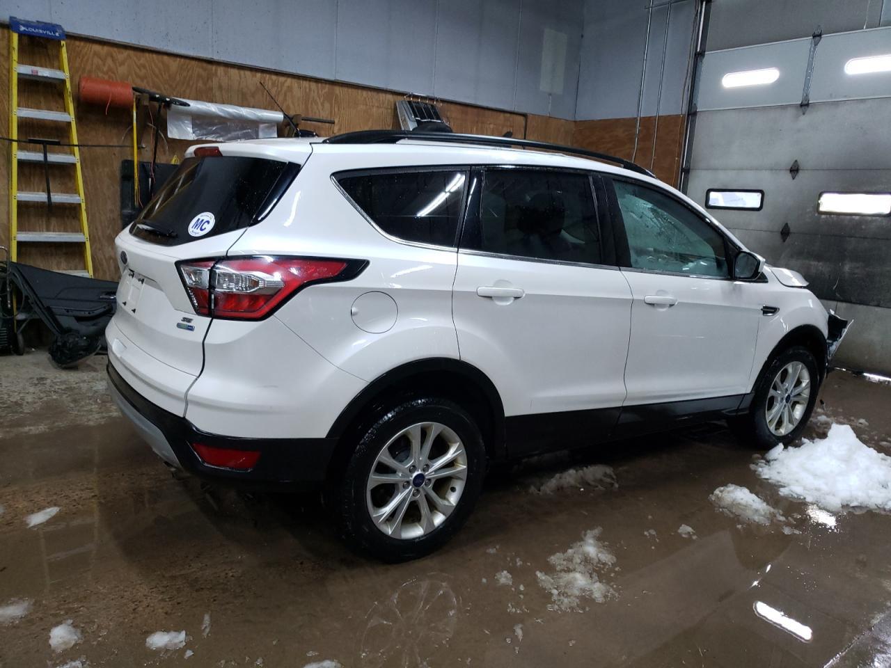 2017 FORD ESCAPE SE - Фото 3
