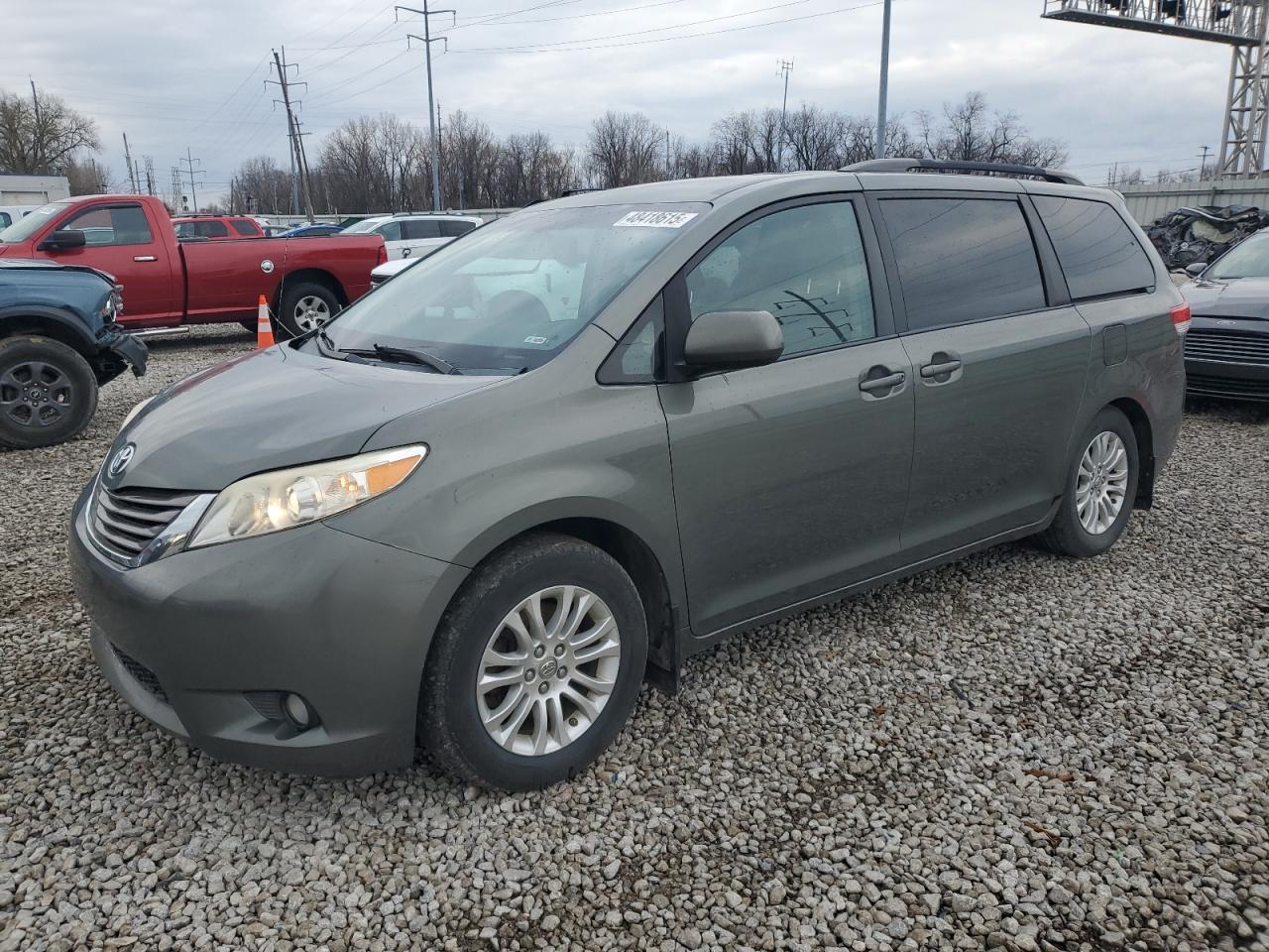 2011 TOYOTA SIENNA XLE