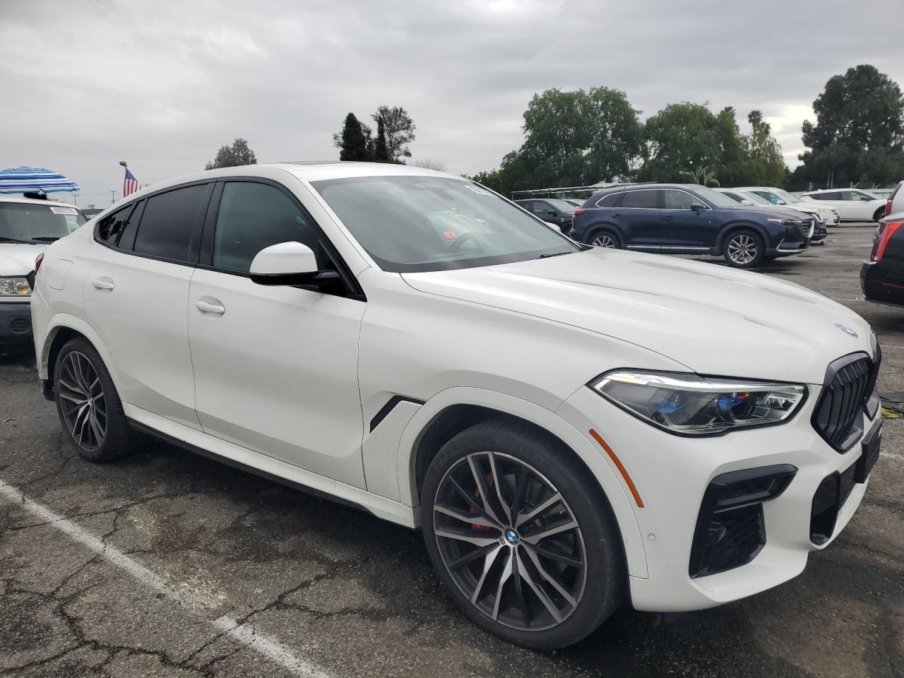 2022 BMW X6 XDRIVE4 - Фото 4