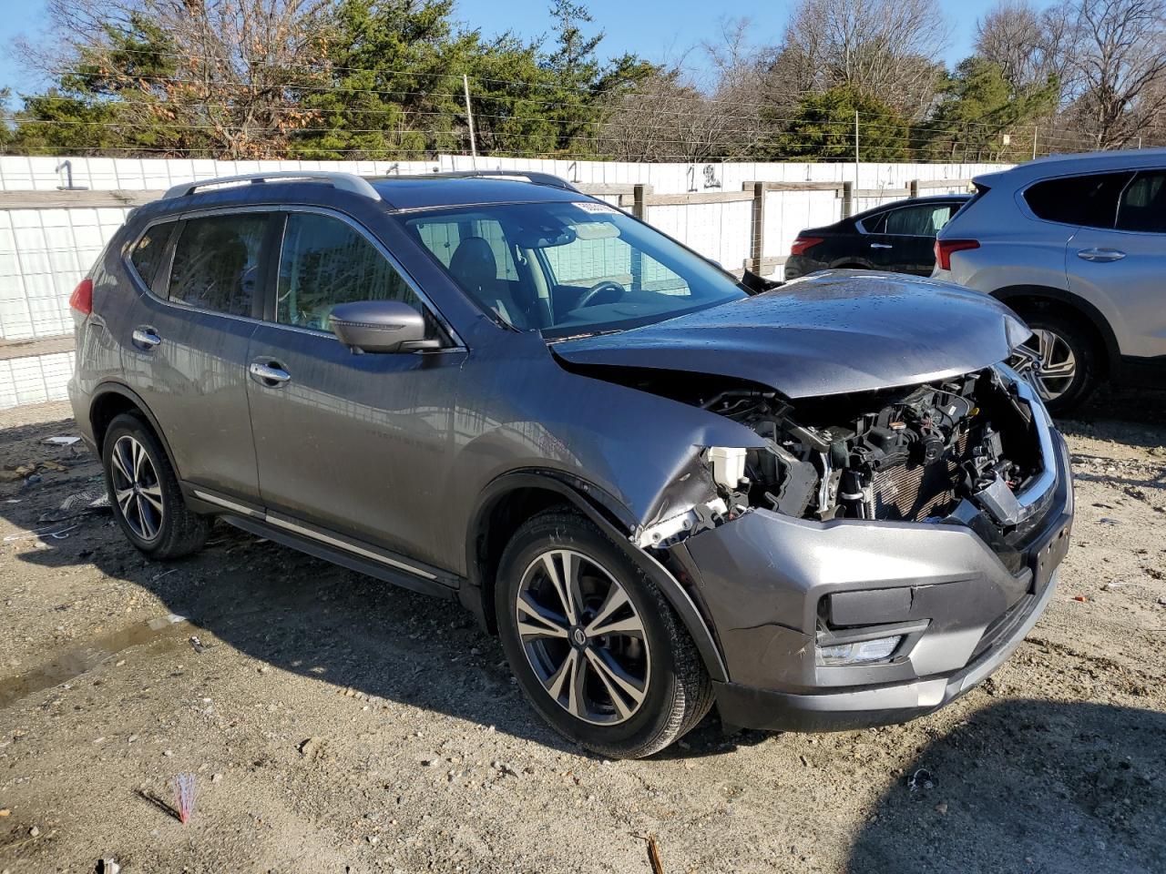 2017 NISSAN ROGUE SV - Image 4
