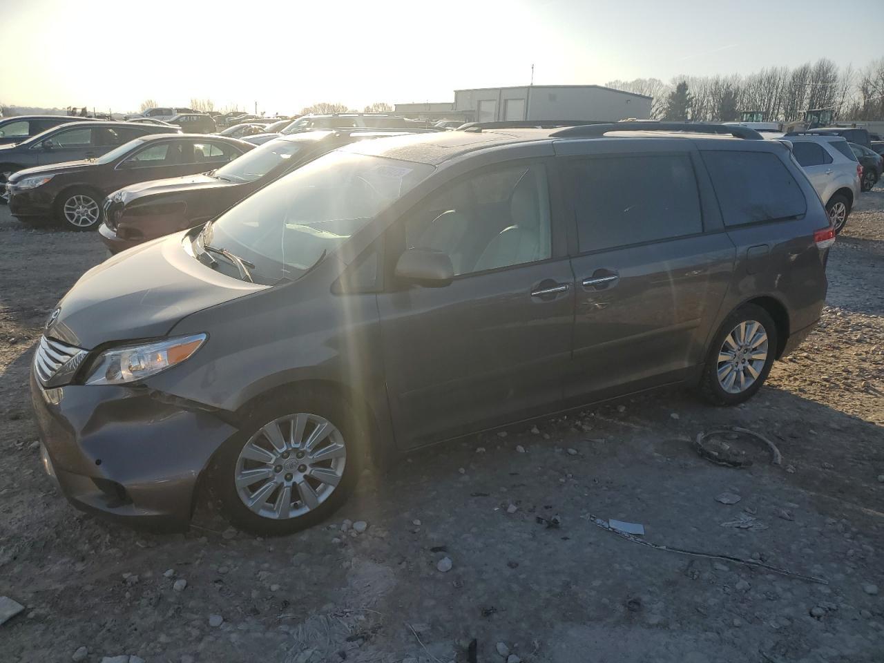 2011 TOYOTA SIENNA XLE
