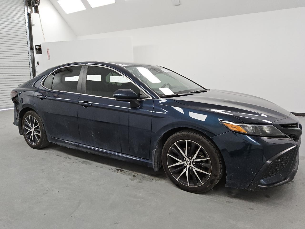 2021 TOYOTA CAMRY SE - Фото 4