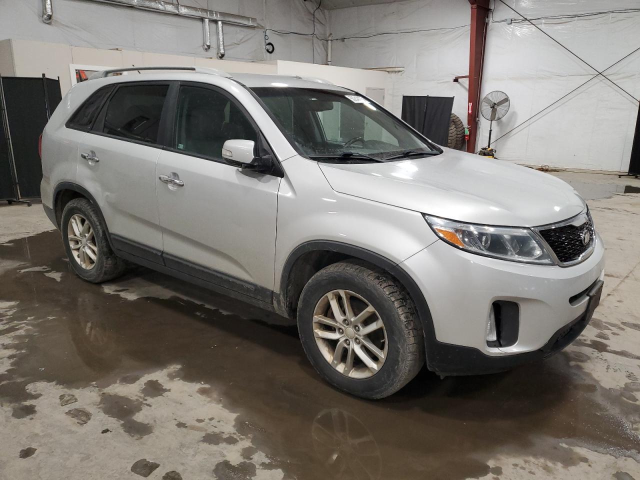 2015 KIA SORENTO LX - Image 4