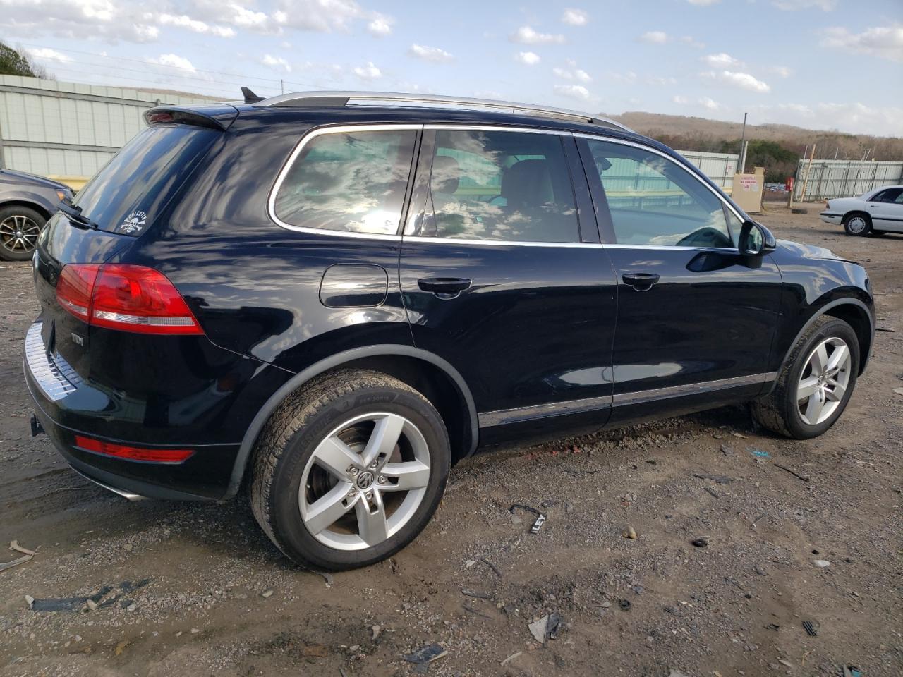 2012 VOLKSWAGEN TOUAREG V6 - Image 3