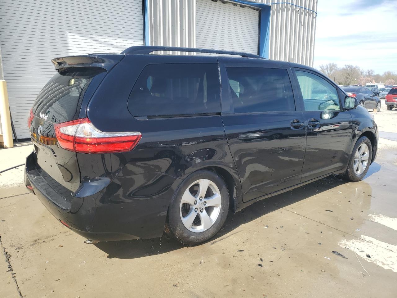 2015 TOYOTA SIENNA LE - Фото 3