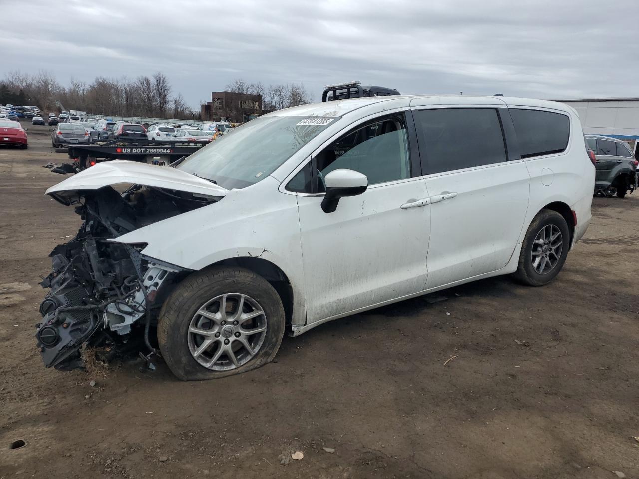 2022 CHRYSLER VOYAGER LX