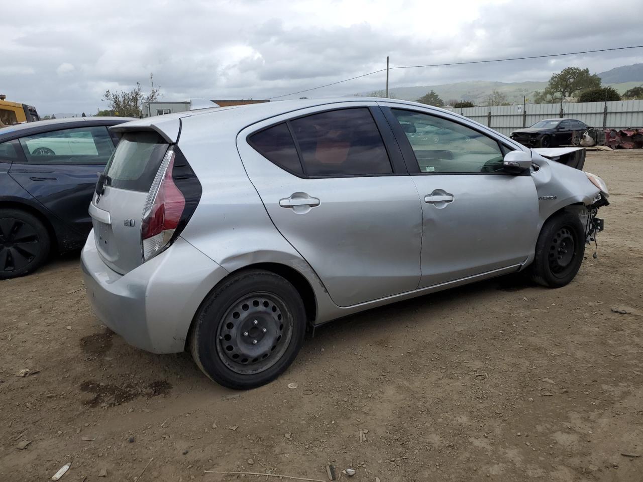 2015 TOYOTA PRIUS - Image 3