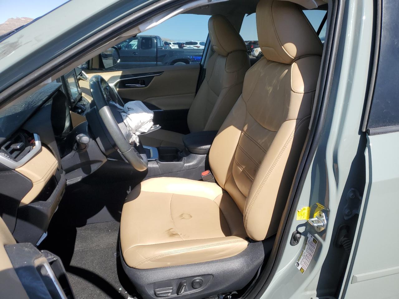 2019 TOYOTA RAV4 XLE P - Фото 7