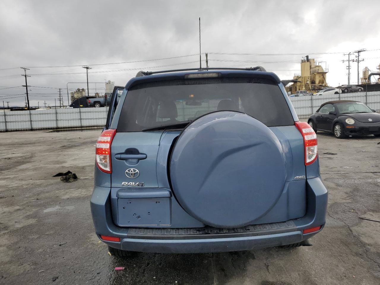 2011 TOYOTA RAV4 - Фото 6